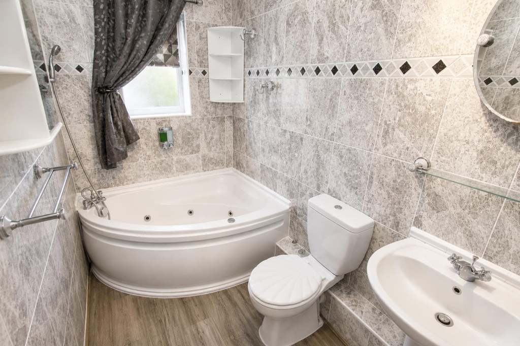 House in Reading, Little Heath, Tilehurst - View 5