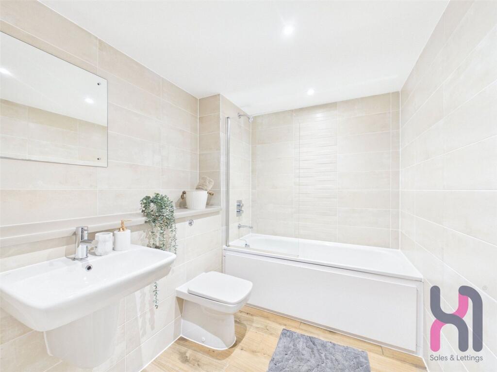 Apartment in Trafford, Greater Manchester - View 4