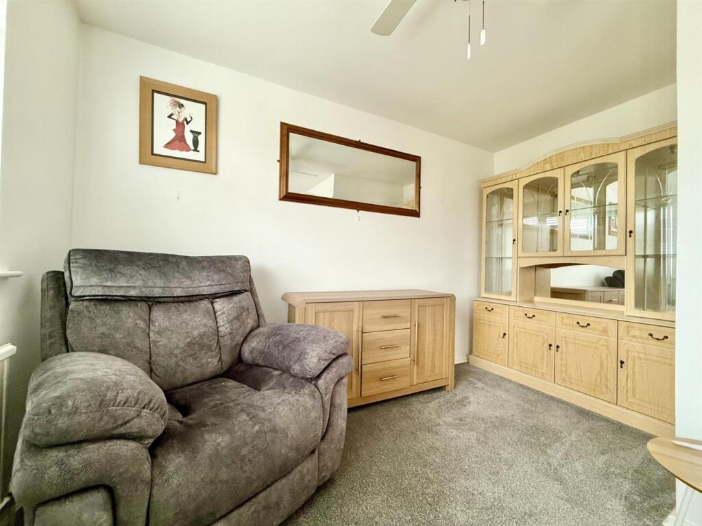 Lacy Close, Longlevens, Gloucester photo 3