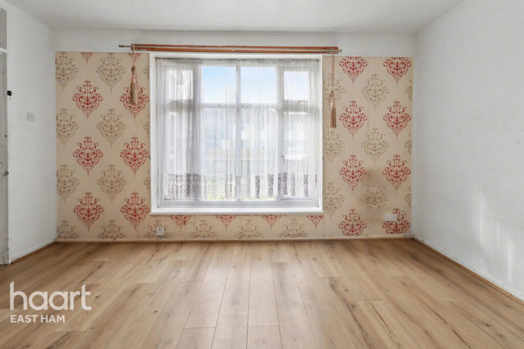 Langdon Crescent, London photo 4