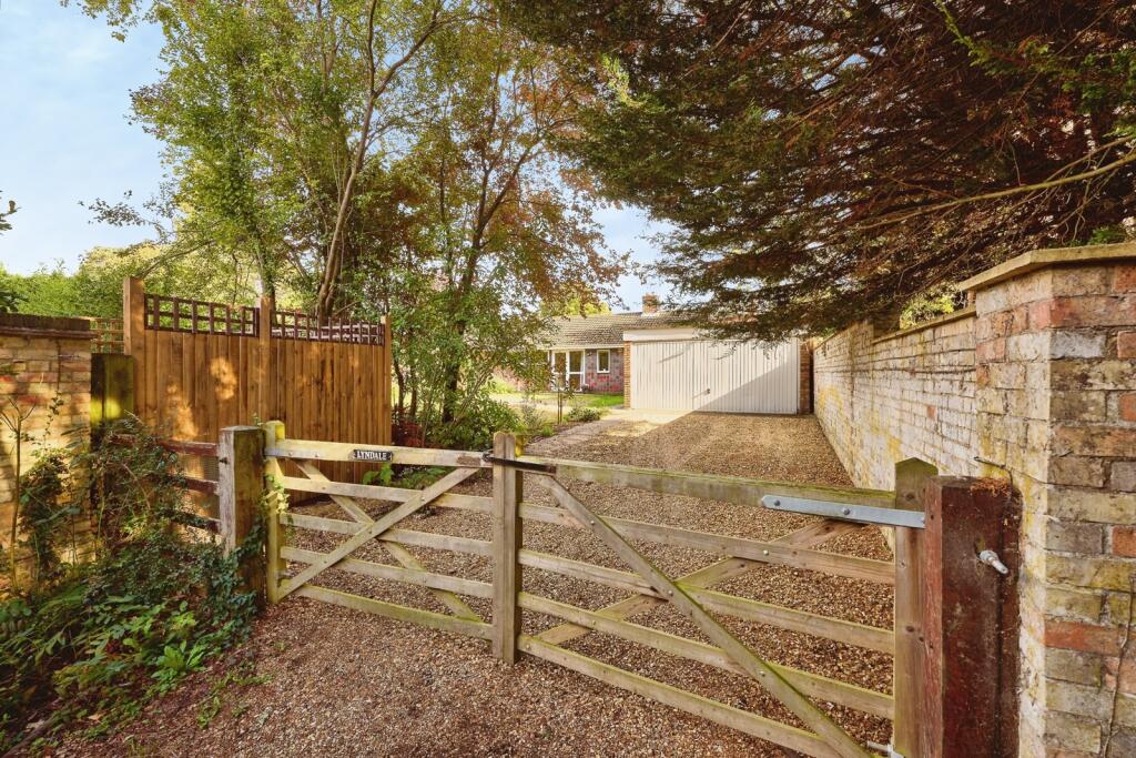 Main image of property: Whippletree Road, Whittlesford, Cambridge, Cambridgeshire, CB22