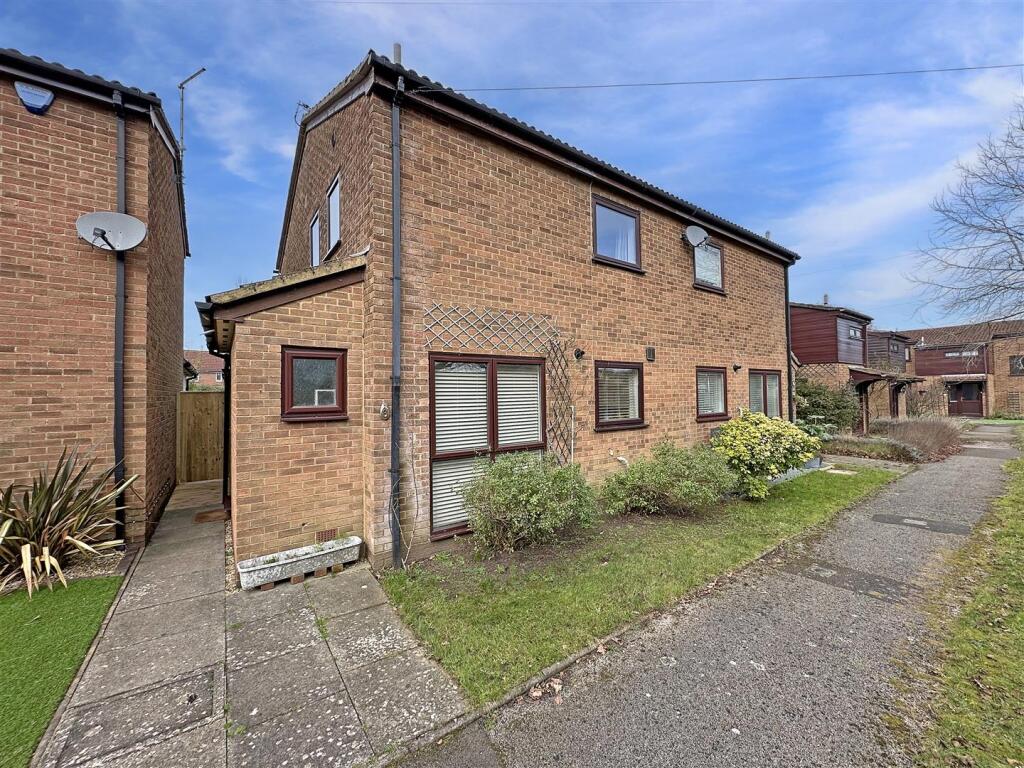 2-bed semi-detached on Landford Way, Bournemouth, £335,000