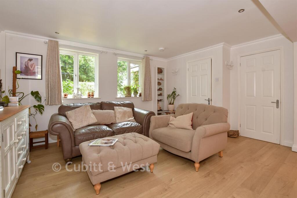House in Redhill - View 4