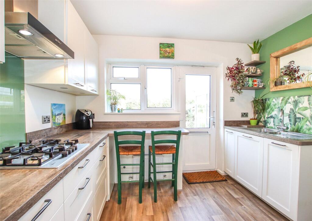 Newenham Road, Lymington, Hampshire, SO41 photo 3