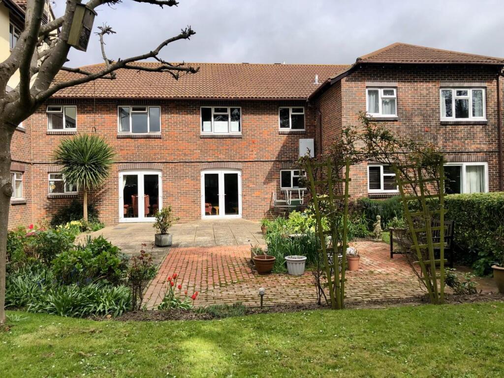 1-bed house on Freshbrook Road, Lancing, £75,000
