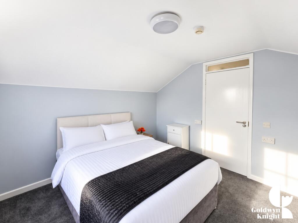 Apartment in Watford - View 4