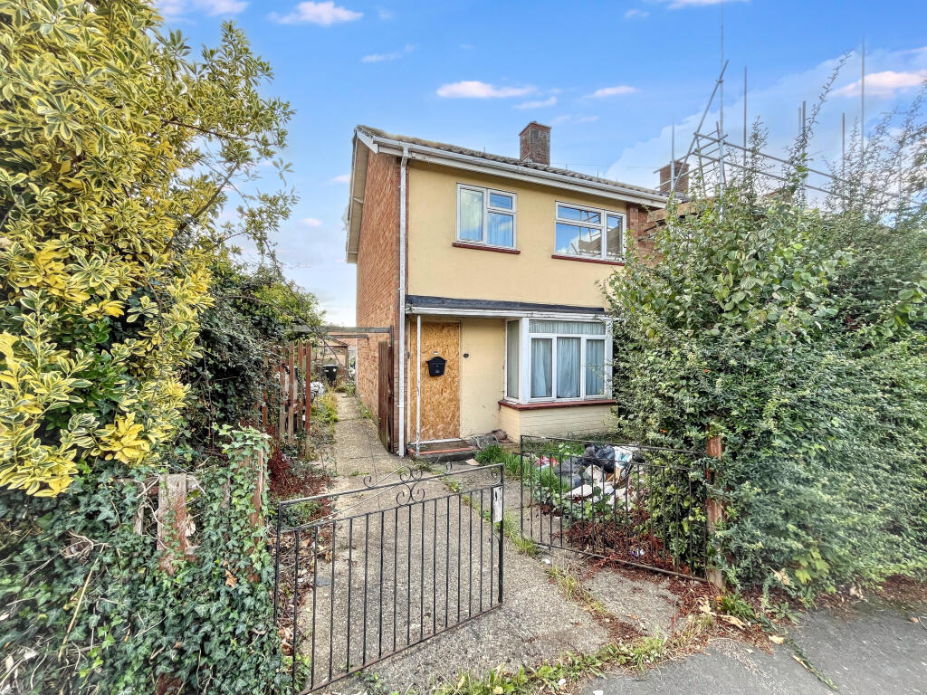 3-bed terraced on 32 Coxs Way, Arlesey, Bedfordshire SG15 6TF, £150,000