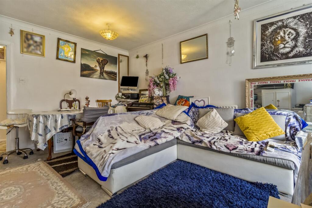 Apartment in Worthing, West Sussex - View 4