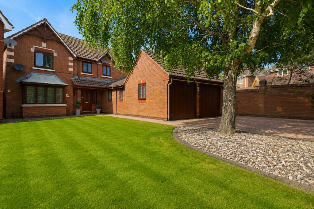 Main image of property: Hunsbury Hill Avenue, Northampton, NN4