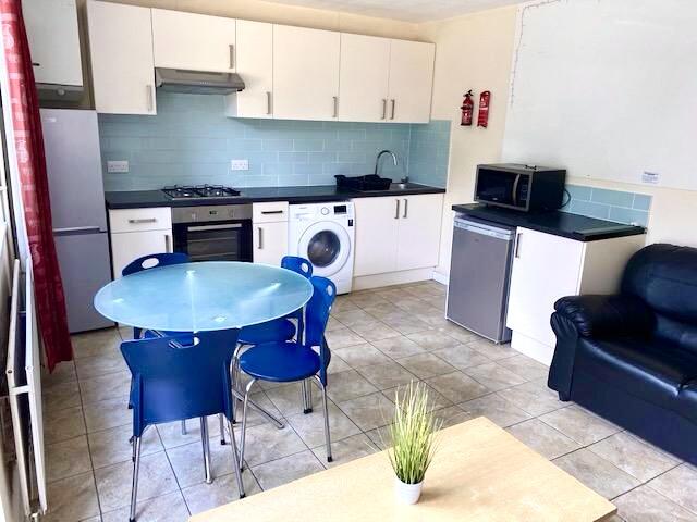 Main image of property: Petersfield Rise, London, SW15