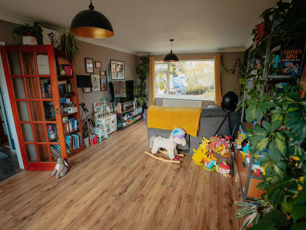 House in Lincoln, Ermine West - More