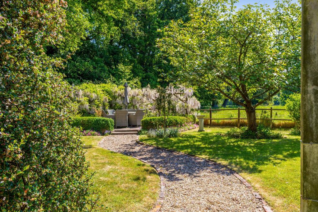 Tylney Lane, Hook, RG27 photo 4