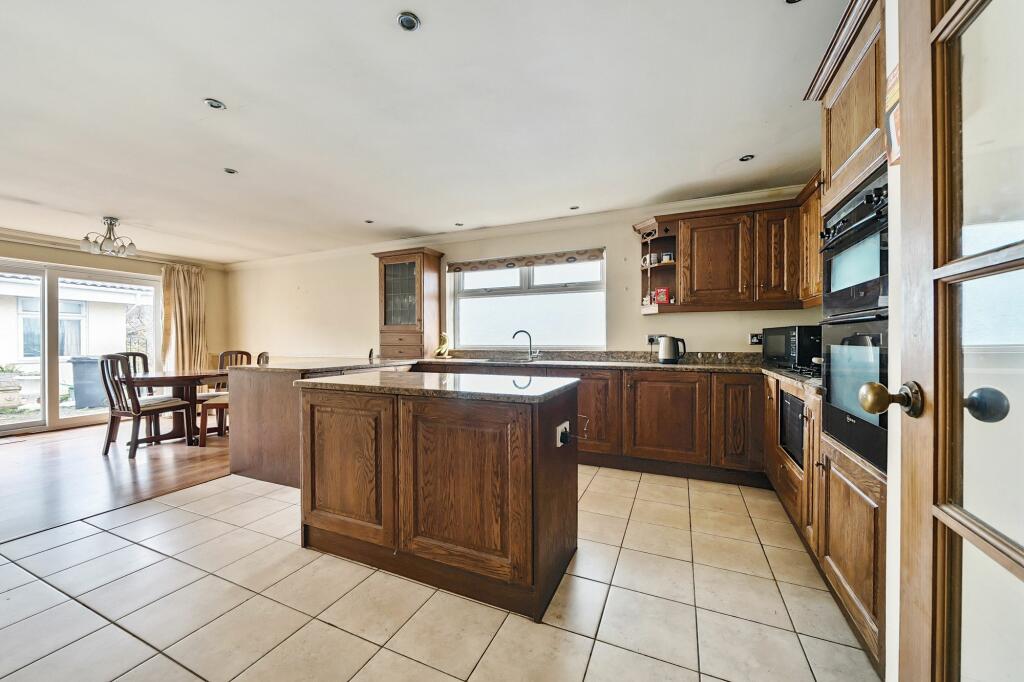 Stowey Park, Yatton, BS49 photo 2