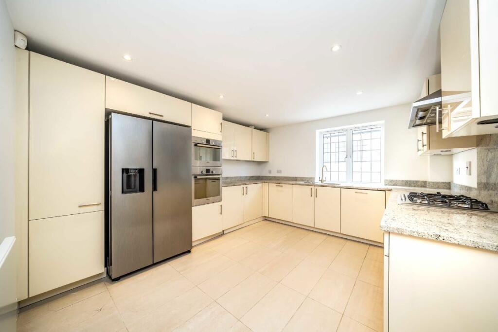 Apartment in London - View 2