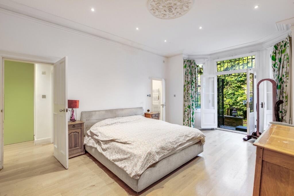 Apartment in London - View 5