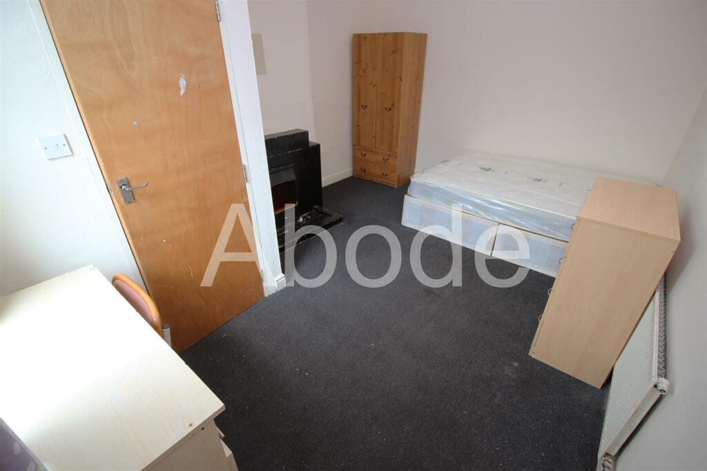 Royal Park Avenue, Hyde Park, Leeds photo 2