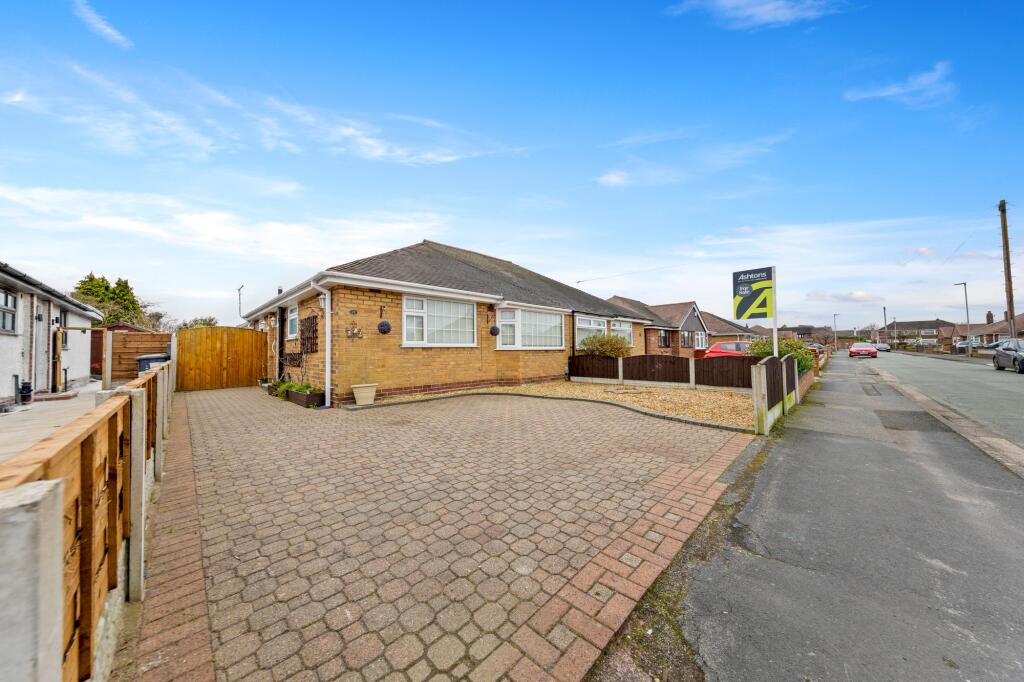 2-bed semi-detached on Thorn Road, Paddington, WA1, £260,000
