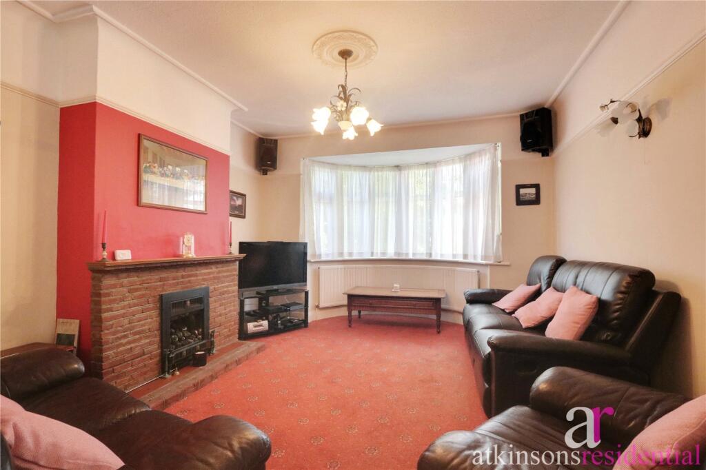 Churchbury Close, Enfield, Middlesex, EN1 photo 2