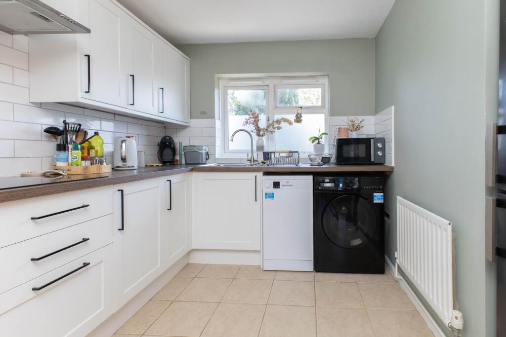 Apartment in Horsham, North Horsham - View 2