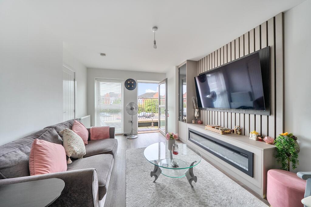 Apartment in Slough - More