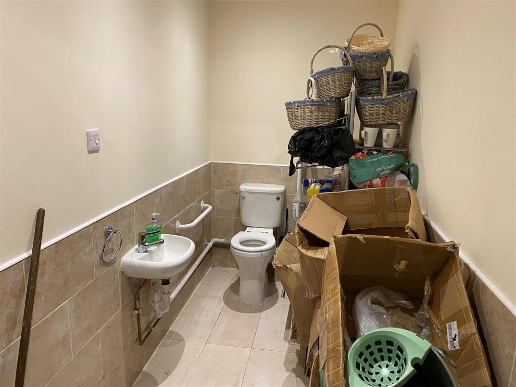 Toilet.jpg