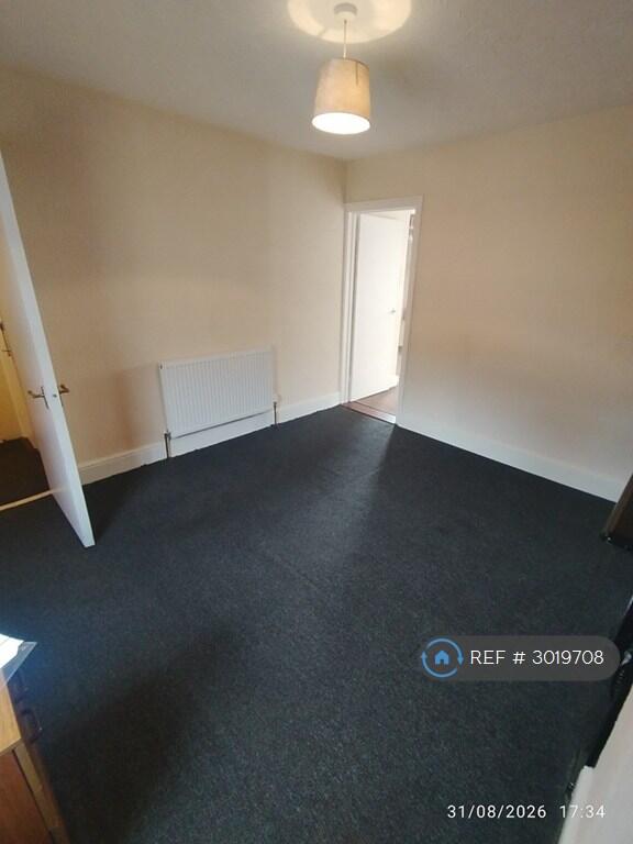 Apartment in Yeovil, Somerset - View 3