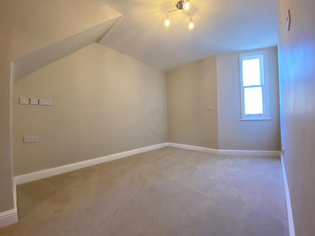 Apartment in Coventry - More