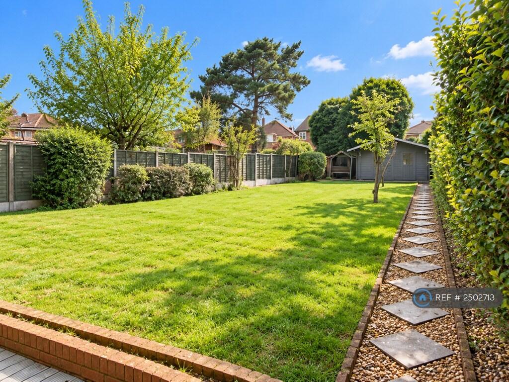 House in Dartford - More