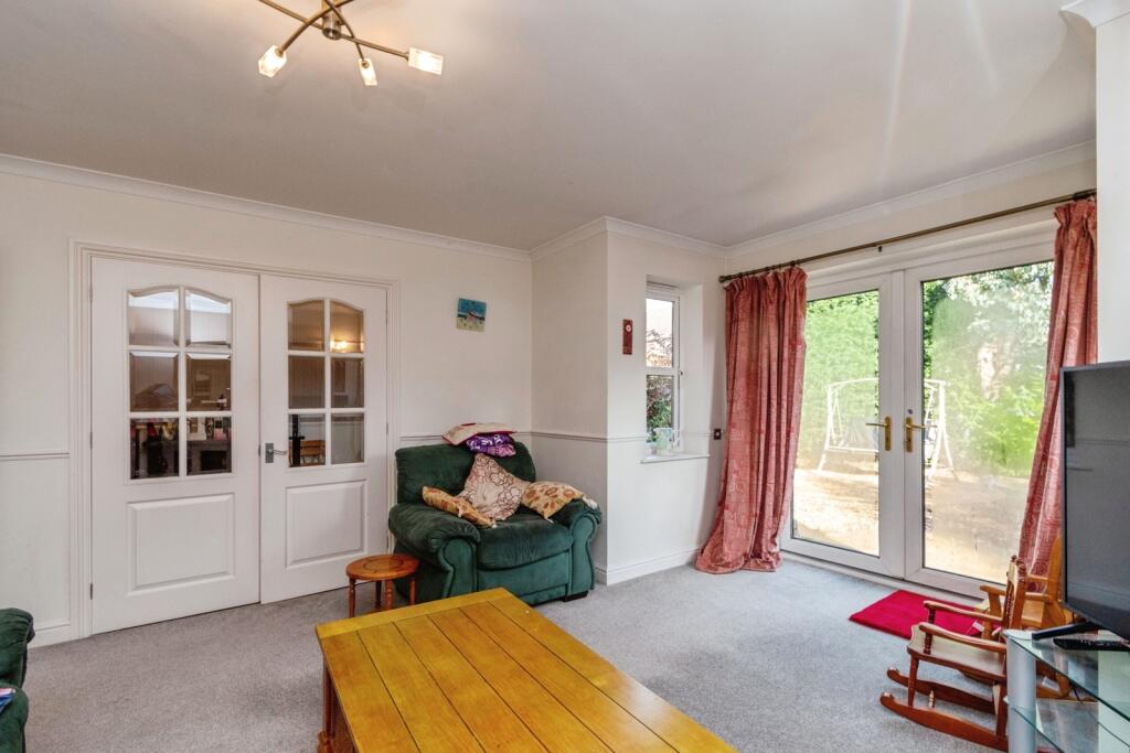 House in Lichfield, Burntwood - More