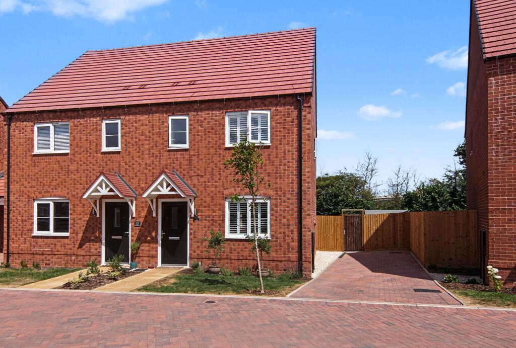 3-bed semi-detached on Duke Of Edinburgh Avenue, Allesley, CV5, £345,000
