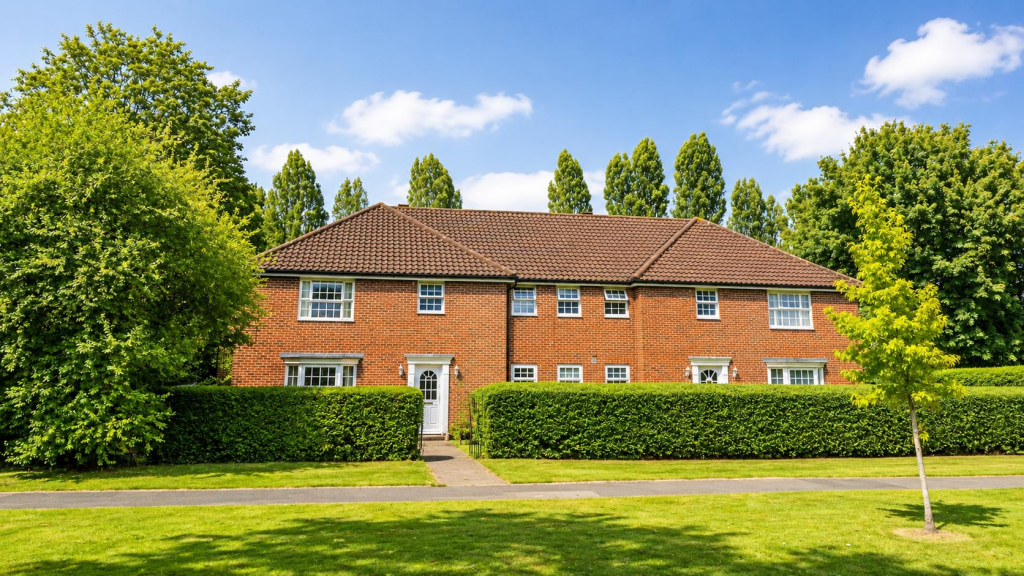 Apartment in Welwyn Hatfield, Hertfordshire - View 2