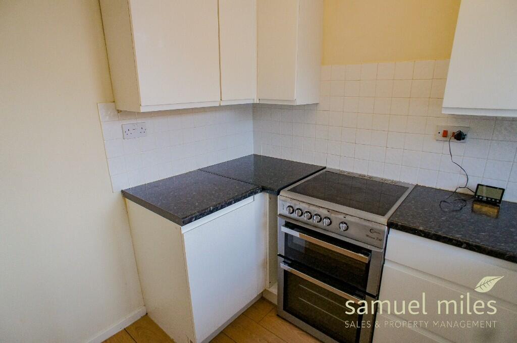 Lomond Close, Sparcells, Swindon, SN5 5FE. photo 3