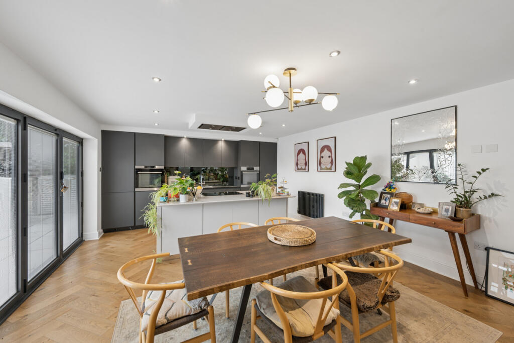 House in Leeds, West Yorkshire - View 2