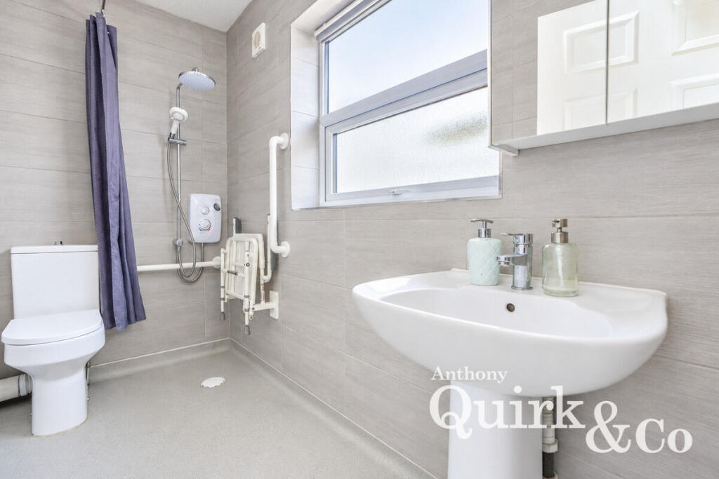 House in Castle Point, Canvey Island - View 5