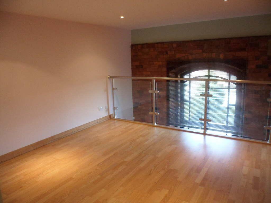 High Street Flat 8, Heckmondwike photo 3
