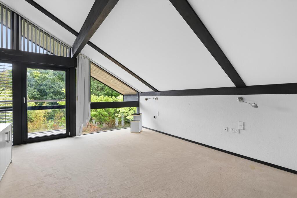 House in Elmbridge, Esher - More