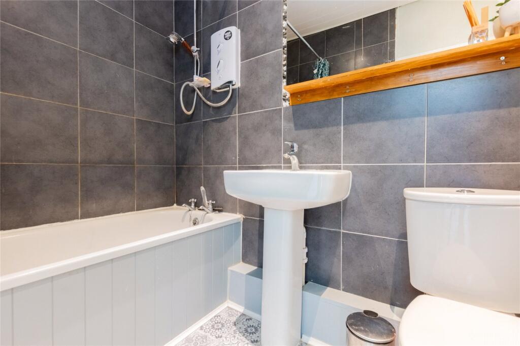 House in Malvern Hills, Link Top, Malvern - More