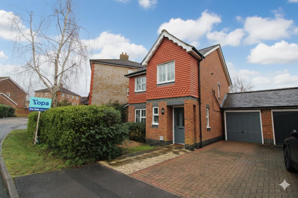 3-bed detached on Claremont Crescent, Newbury, RG14, £475,000