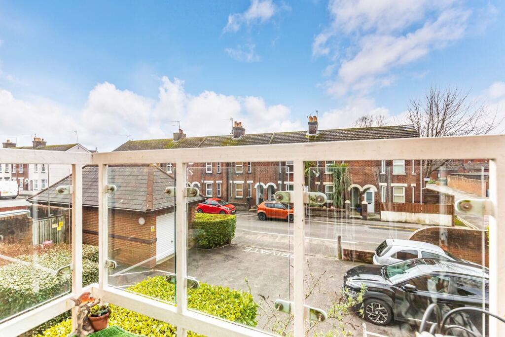 Apartment in Poole - View 3