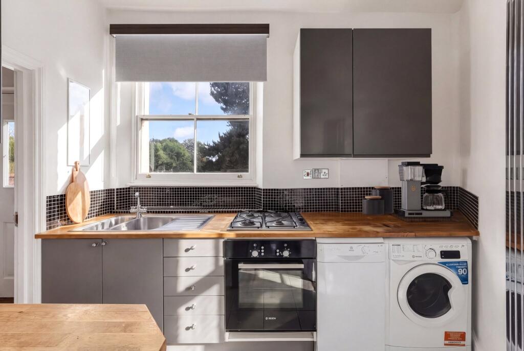 Apartment in London - More