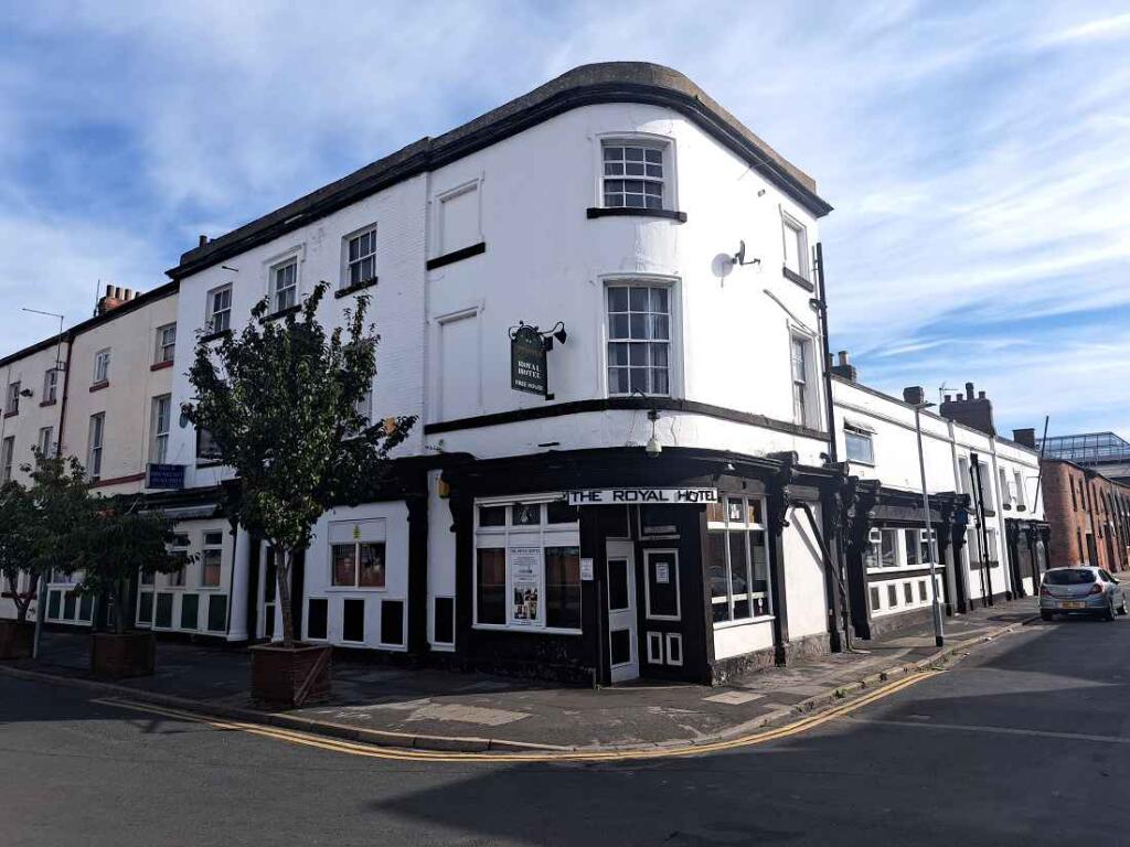 Main image of property: N-526531 - Royal Hotel, Chinese Restaurant & 4 Flats, 59 Aire Street, Goole DN14 5QW