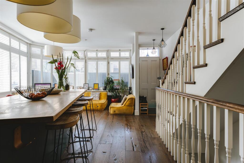 House in London, Lower Clapton, Clapton - More