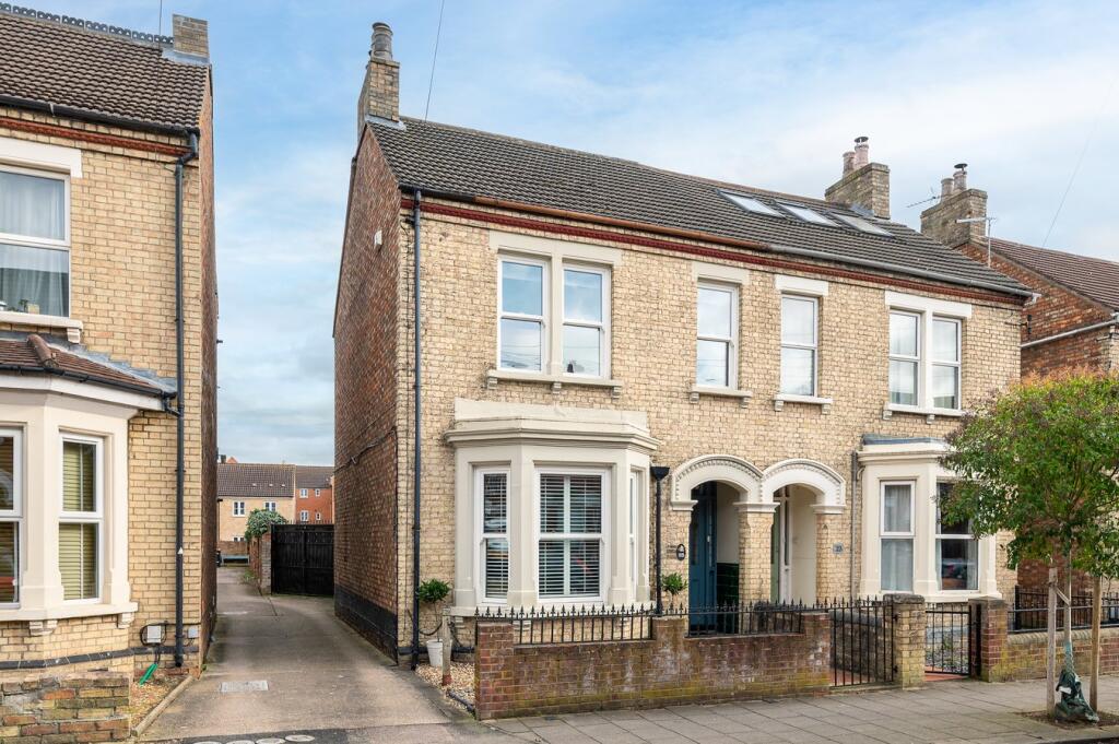 Main image of property: Goldington Avenue, Bedford, MK40