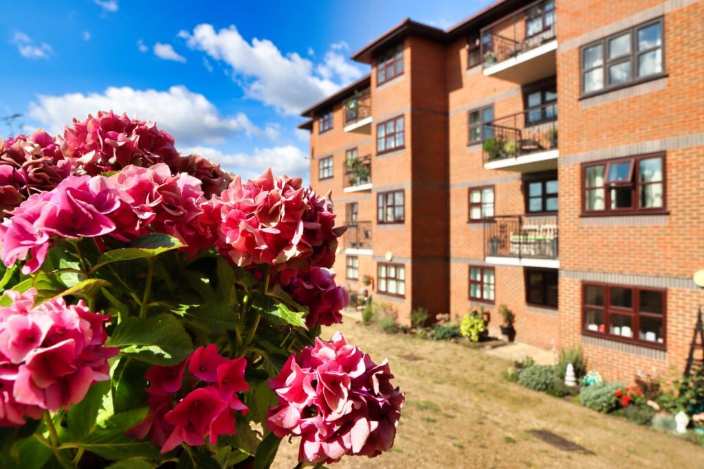 Main image of property: London Road, Crayford, DA1