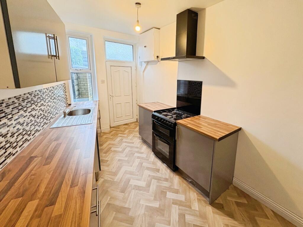 House in Huddersfield - View 5