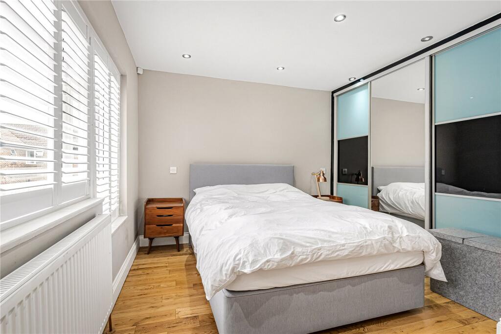 House in Twickenham - More