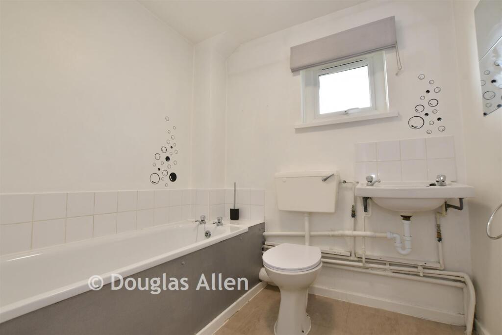 Apartment in Waltham Abbey - View 5