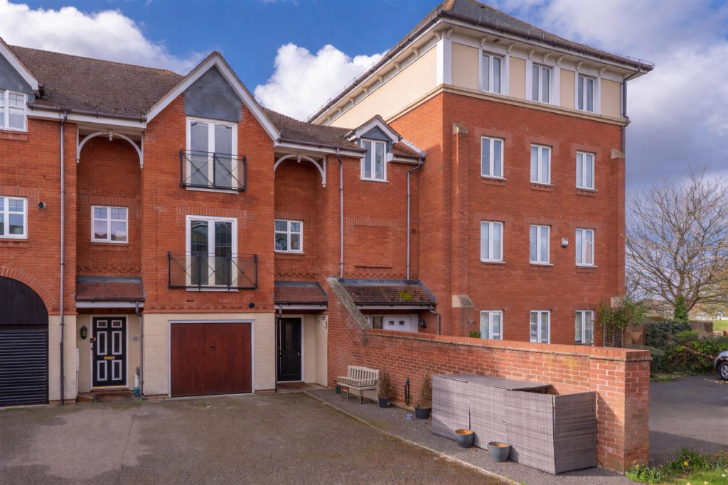 Main image of property: Lingfield Crescent, Stratford-Upon-Avon