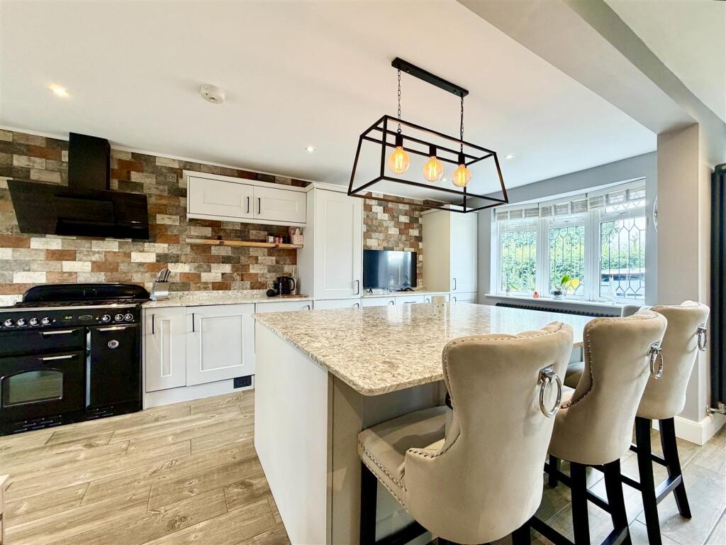 House in Brentwood, Blackmore, Hook End and Wyatts Green - View 5