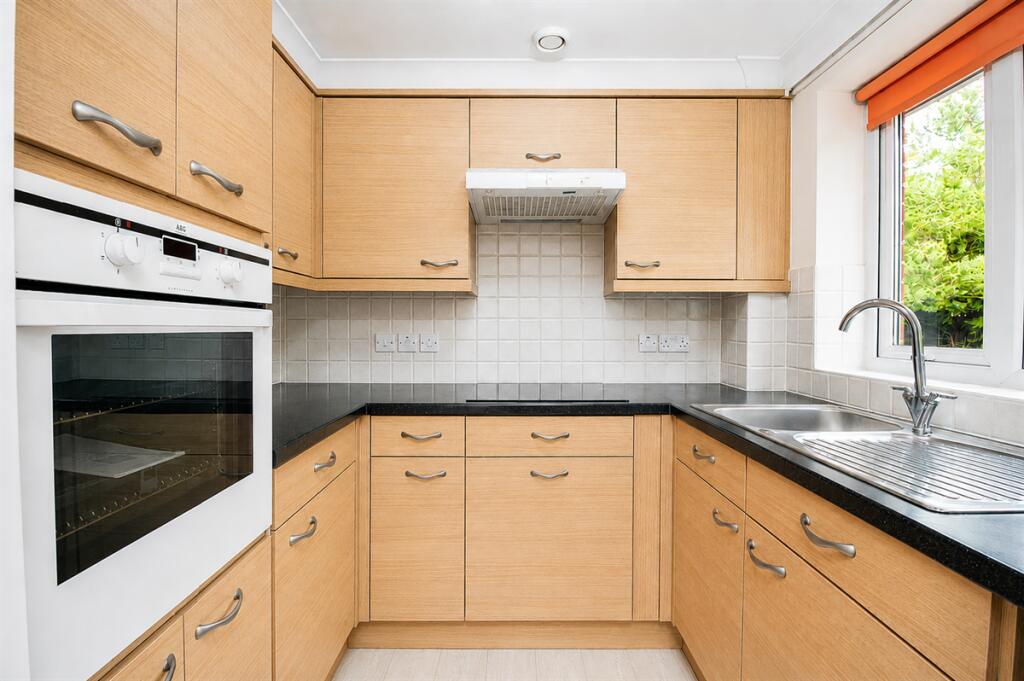 Green Haven Court, London Road, Cowplain, PO8 8EW - View 5